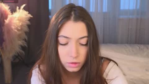 Emilia online show from November 24, 2025, 12:16 pm