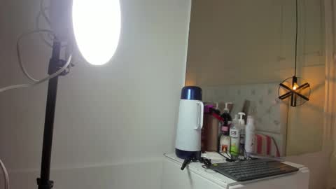 Snapshot of slut_milf1_ chatting on December 21, 2024, 7:27 pm Luna online show from December 21, 2024, 7:27 pm