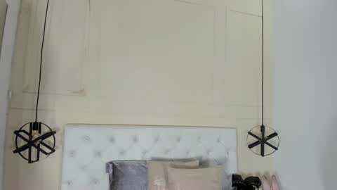 Snapshot of slut_milf1_ chatting on December 30, 2024, 5:23 pm Luna online show from December 30, 2024, 5:23 pm