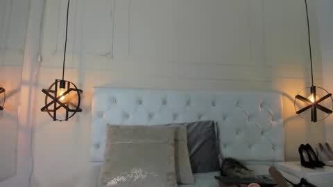 Snapshot of slut_milf1_ chatting on January 15, 2025, 7:23 pm Luna online show from January 15, 2025, 7:23 pm