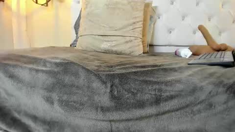 Snapshot of slut_milf1_ chatting on February 6, 2025, 7:29 pm Luna online show from February 6, 2025, 7:29 pm