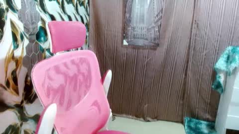 Snapshot of slutqueen_raz chatting on March 25, 2026, 10:54 am Raz online show from March 25, 2026, 10:54 am