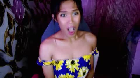 Snapshot of slutqueen_raz chatting on April 1, 2026, 3:29 am Raz online show from April 1, 2026, 3:29 am
