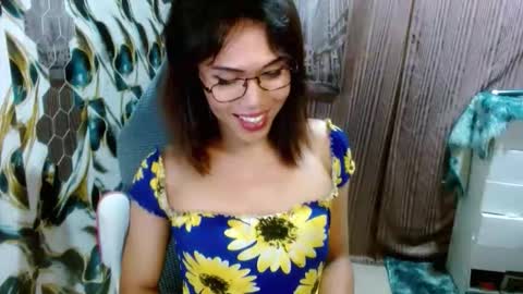 Snapshot of slutqueen_raz chatting on April 8, 2026, 2:17 pm Raz online show from April 8, 2026, 2:17 pm