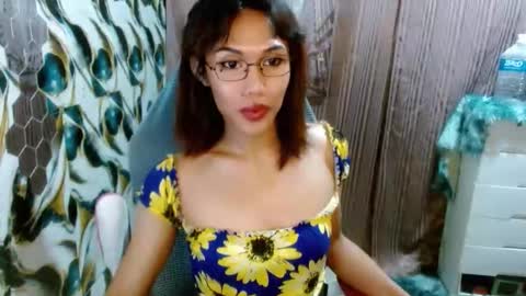 Snapshot of slutqueen_raz chatting on April 13, 2026, 10:37 pm Raz online show from April 13, 2026, 10:37 pm