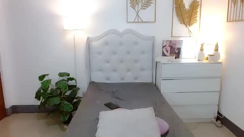 Snapshot of slutty_aurora chatting on February 17, 2025, 4:48 pm slutty_aurora online show from February 17, 2025, 4:48 pm