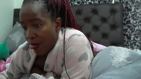 sluttylaura18 online show from February 17, 2025, 7:37 am