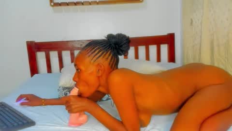 Sexyslutt online show from September 18, 2025, 4:03 am