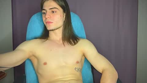 Snapshot of sly_gus chatting on January 14, 2025, 7:43 pm Gus online show from January 14, 2025, 7:43 pm