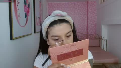 Snapshot of small__naughty chatting on May 17, 2026, 1:07 pm Mariana Torres online show from May 17, 2026, 1:07 pm
