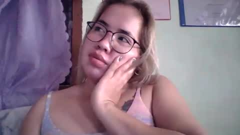 Lovewella online show from September 23, 2025, 3:42 am