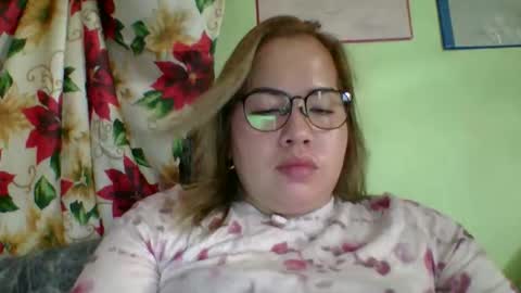 Snapshot of small_boobs59 chatting on February 9, 2026, 2:48 am Lovewella online show from February 9, 2026, 2:48 am