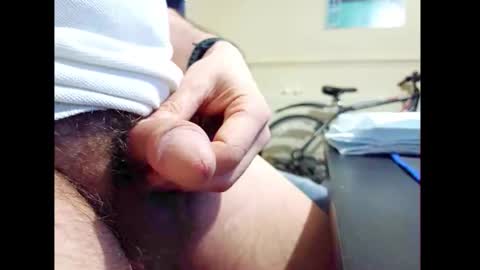 Snapshot of smallhairyuncut chatting on April 1, 2026, 12:11 am Small Hairy Uncut online show from April 1, 2026, 12:11 am