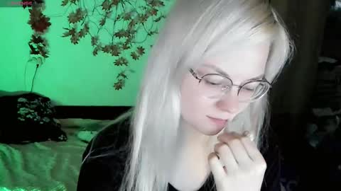 smallimpmeili online show from November 7, 2025, 7:36 pm