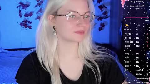 smallimpmeili online show from November 16, 2025, 6:57 pm