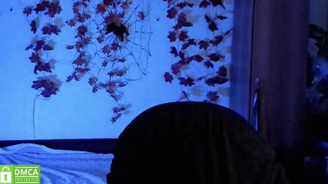 smallimpmeili online show from November 23, 2025, 6:30 pm