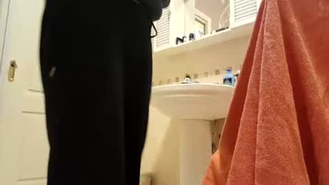 Snapshot of smallone8825 chatting on March 1, 2026, 9:00 am smallone8825 online show from March 1, 2026, 9:00 am