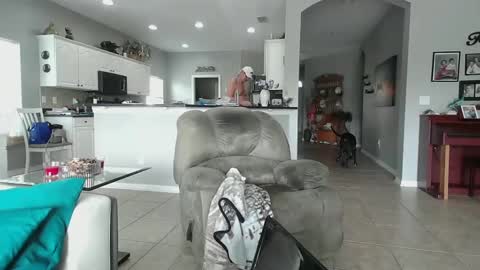 Daddy online show from February 2, 2025, 4:11 pm