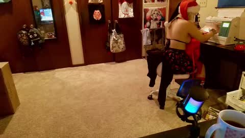 Snapshot of smallqueenalice chatting on December 9, 2024, 7:50 am Queen Alice online show from December 9, 2024, 7:50 am