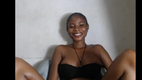 smallsluty online show from June 19, 2026, 7:12 am