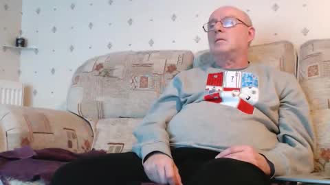 Snapshot of smallsteve562 chatting on October 29, 2025, 8:10 pm Steve online show from October 29, 2025, 8:10 pm