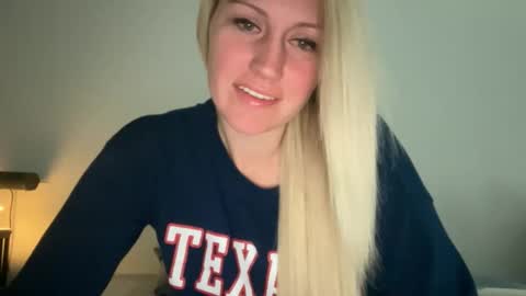 Snapshot of smexxii93 chatting on December 18, 2025, 3:51 pm smexxii93 online show from December 18, 2025, 3:51 pm