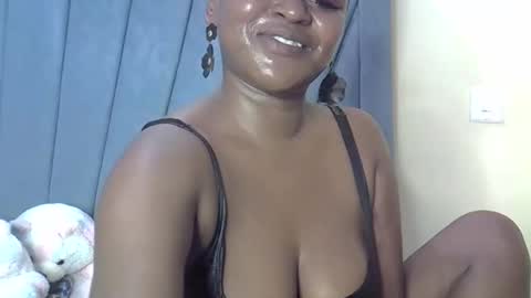 smiley_berry online show from September 23, 2025, 6:33 pm