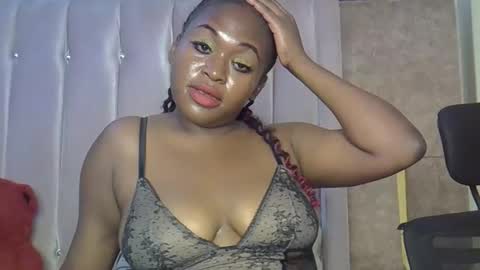 smiley_berry online show from October 31, 2025, 2:12 am