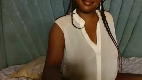 smiley_berry online show from December 21, 2025, 11:34 pm