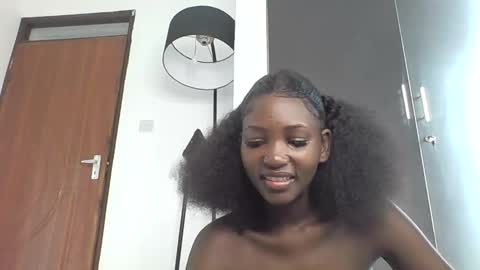 Snapshot of smileykesh chatting on February 2, 2026, 5:28 am smileykesh online show from February 2, 2026, 5:28 am