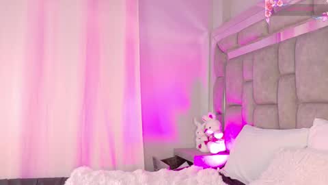      online show from November 22, 2025, 6:40 pm