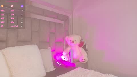 Snapshot of smiling__girl chatting on June 6, 2026, 7:29 pm online show from June 6, 2026, 7:29 pm