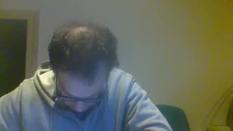 Snapshot of smokered100s chatting on November 15, 2025, 6:37 pm luca online show from November 15, 2025, 6:37 pm