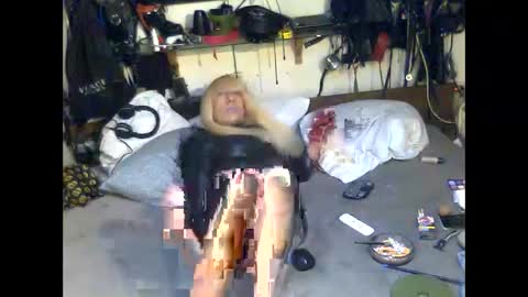 Snapshot of smokeslut365 chatting on December 10, 2024, 1:11 am smokeslut365 online show from December 10, 2024, 1:11 am