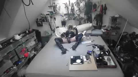 Snapshot of smokeslut365 chatting on February 7, 2025, 11:55 pm smokeslut365 online show from February 7, 2025, 11:55 pm