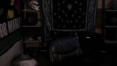 Snapshot of smokey915 chatting on December 30, 2024, 7:21 pm Smokey915 online show from December 30, 2024, 7:21 pm