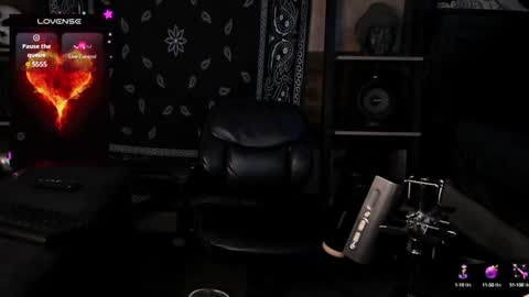 Snapshot of smokey915 chatting on January 6, 2025, 12:59 am Smokey915 online show from January 6, 2025, 12:59 am