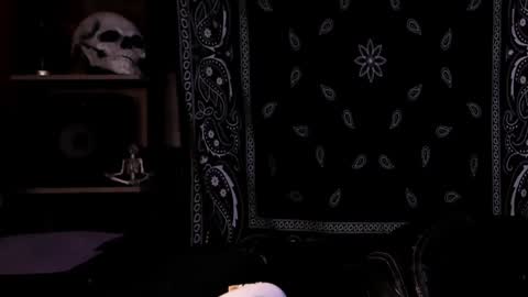 Snapshot of smokey915 chatting on January 7, 2025, 10:43 am Smokey915 online show from January 7, 2025, 10:43 am