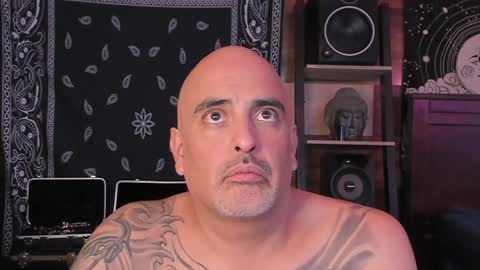 Snapshot of smokey915 chatting on January 10, 2025, 11:39 pm Smokey915 online show from January 10, 2025, 11:39 pm