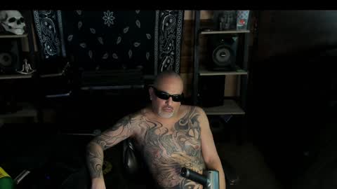 Snapshot of smokey915 chatting on January 17, 2025, 6:12 pm Smokey915 online show from January 17, 2025, 6:12 pm