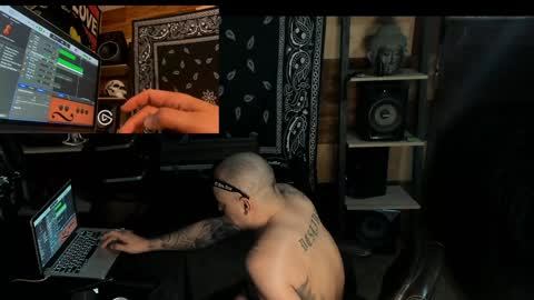 Snapshot of smokey915 chatting on January 18, 2025, 8:52 am Smokey915 online show from January 18, 2025, 8:52 am