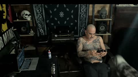 Snapshot of smokey915 chatting on January 20, 2025, 6:42 am Smokey915 online show from January 20, 2025, 6:42 am