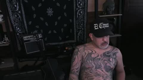 Snapshot of smokey915 chatting on February 10, 2025, 4:36 pm Smokey915 online show from February 10, 2025, 4:36 pm