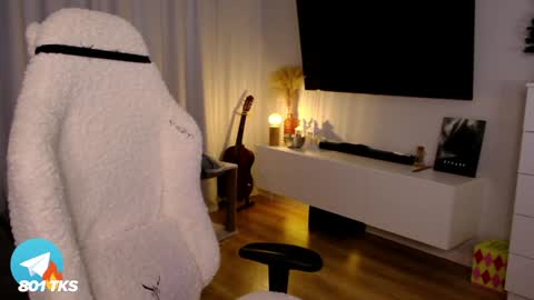 Snapshot of smthwrong chatting on January 9, 2025, 12:35 am smthwrong online show from January 9, 2025, 12:35 am