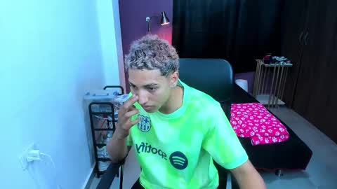 snak_master1 online show from January 12, 2026, 11:54 pm