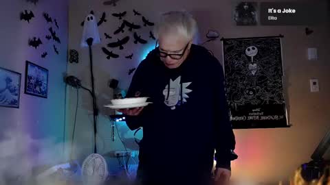 Viiscount  Snarfle Von Snarfenberg online show from December 4, 2024, 5:49 am