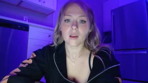 sneakyalicek online show from November 17, 2025, 4:51 am