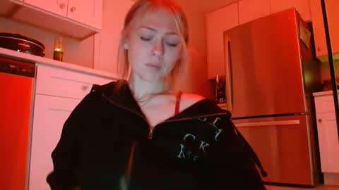 sneakyalicek online show from April 2, 2026, 6:49 pm