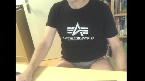 Snapshot of sneaxfreund chatting on December 8, 2024, 11:51 pm sneaxfreund online show from December 8, 2024, 11:51 pm