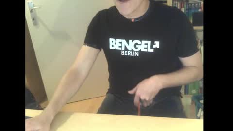 Snapshot of sneaxfreund chatting on January 26, 2025, 3:06 am sneaxfreund online show from January 26, 2025, 3:06 am